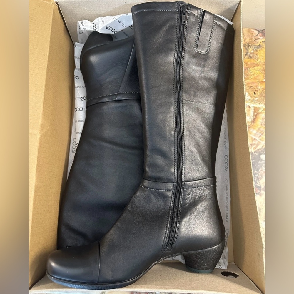 ECCO Sculpted Black Knee High Boots Size 38 US size 7-7.5 NIB